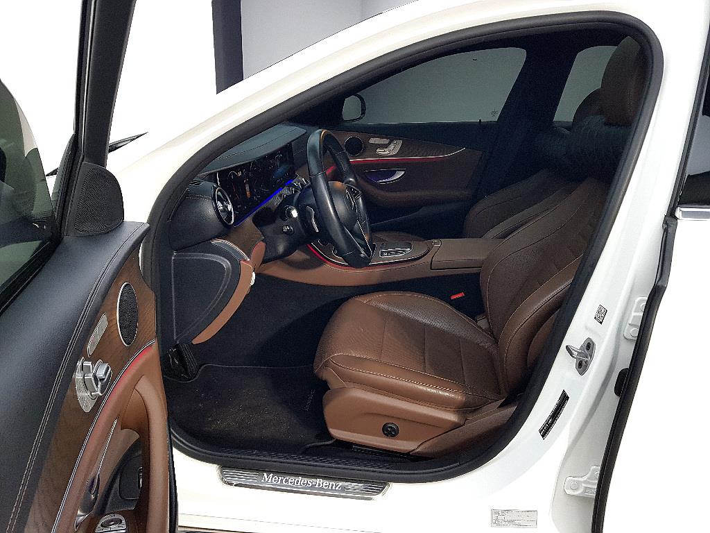 Mercedes Benz E class - Vista 8