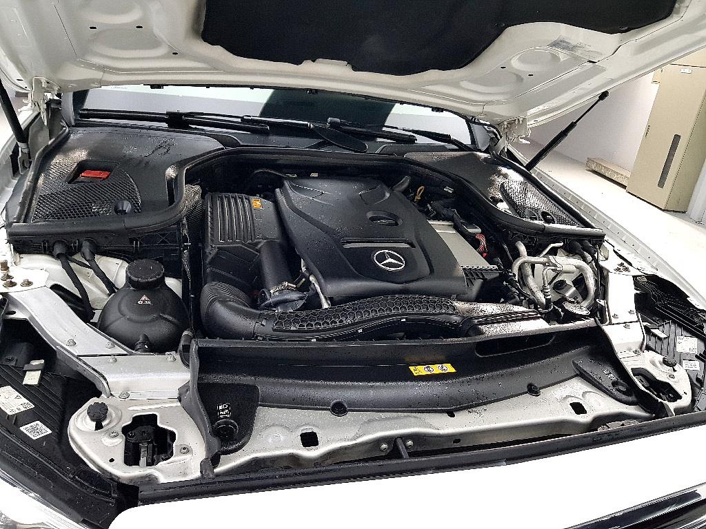 Mercedes Benz E class - Vista 6