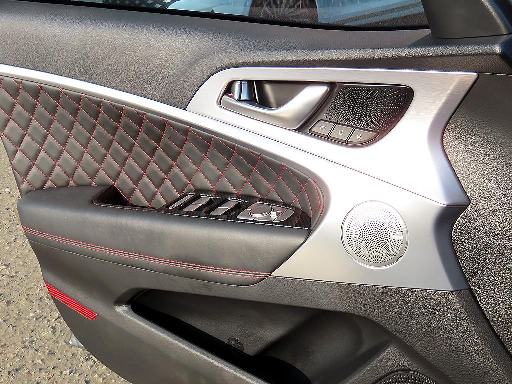 Genesis G70 - Vista 12