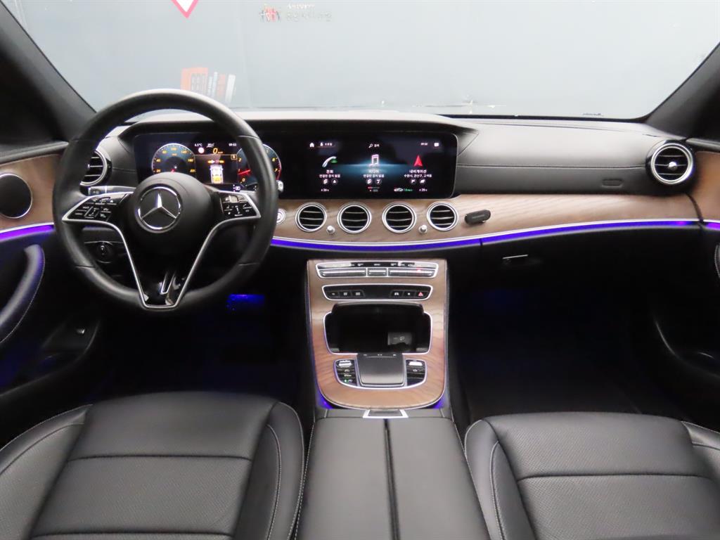 Mercedes Benz E class - Vista 11