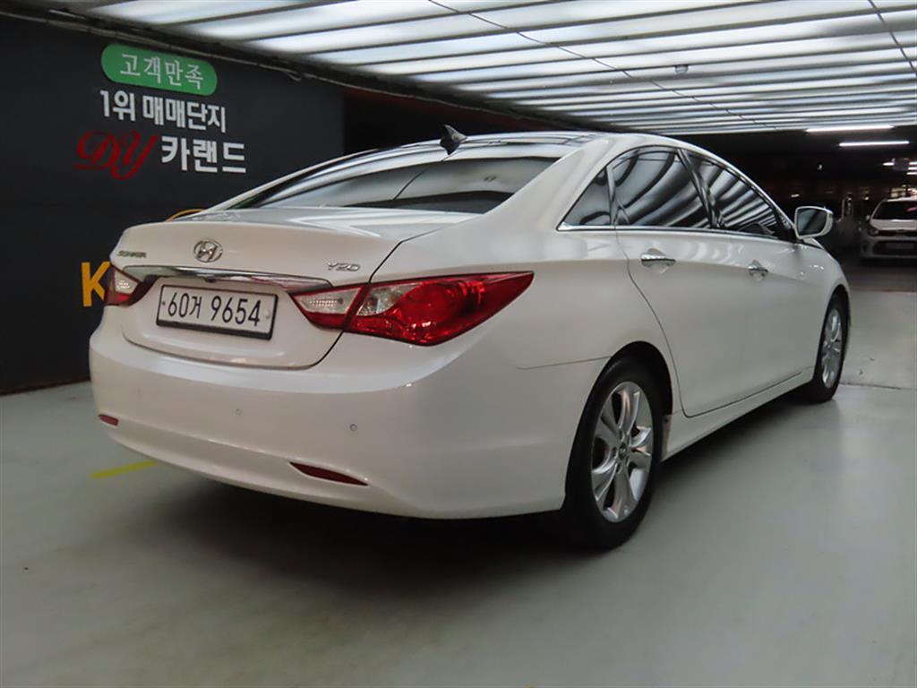 HYUNDAI Sonata - Vista 4