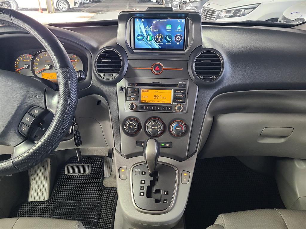 KIA Carens - Vista 11