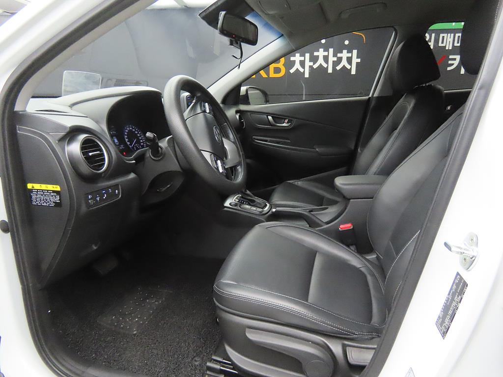 HYUNDAI Kona - Vista 5