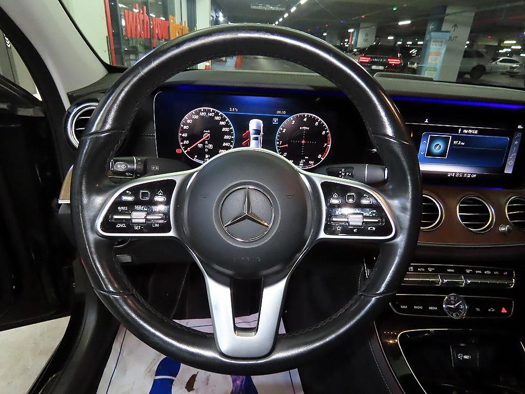 Mercedes Benz E class - Vista 8