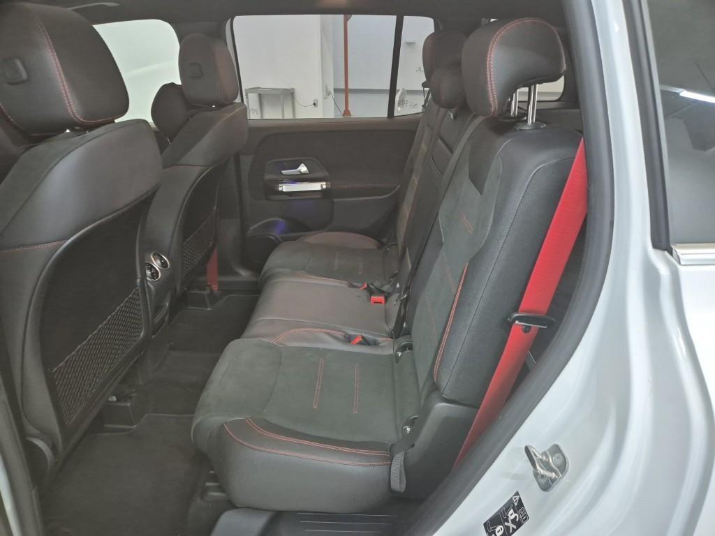 Mercedes Benz GLB Class - Vista 12