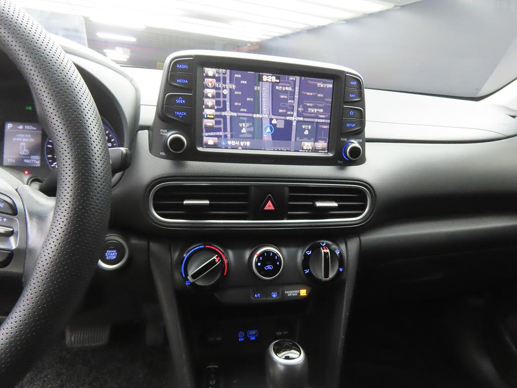 HYUNDAI Kona - Vista 10