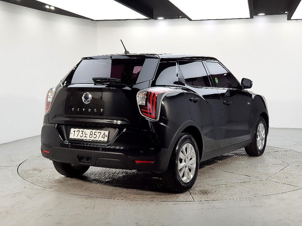 Ssangyong Tivoli - Vista 4