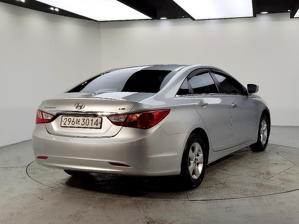 HYUNDAI Sonata - Vista 4