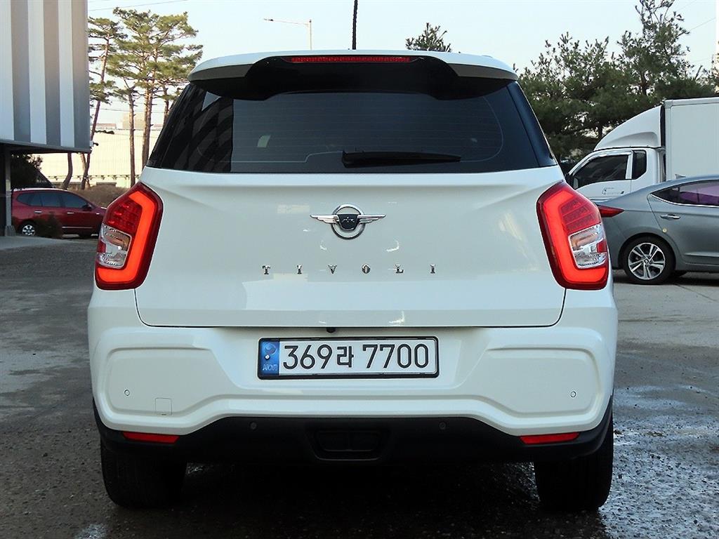 Ssangyong Tivoli - Vista 4