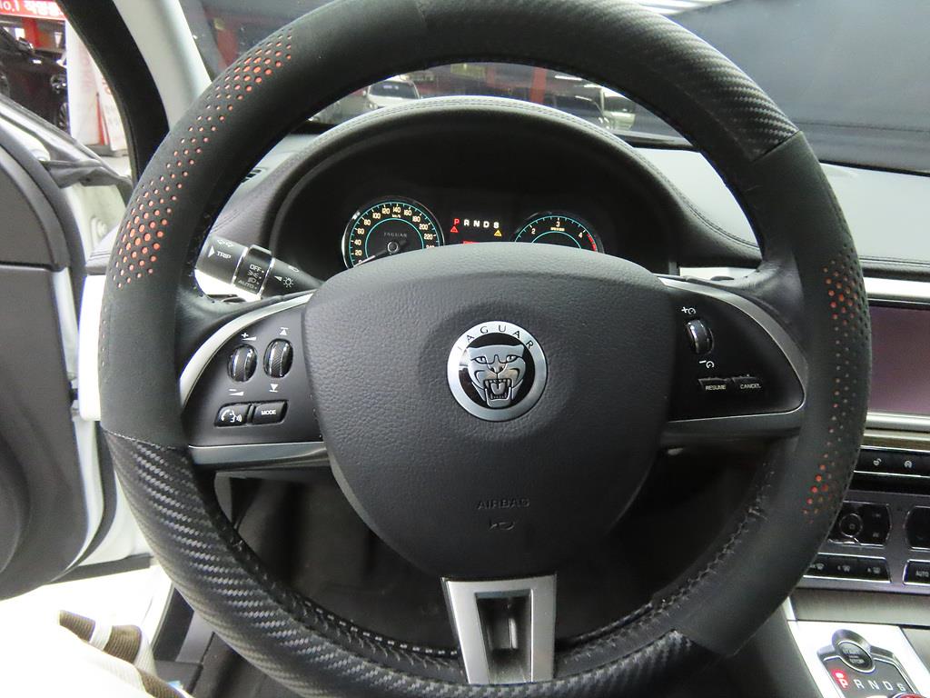 Jaguar XF - Vista 8