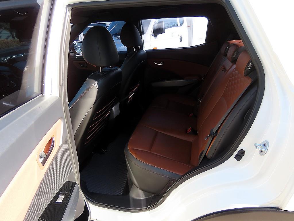 Ssangyong Tivoli - Vista 6