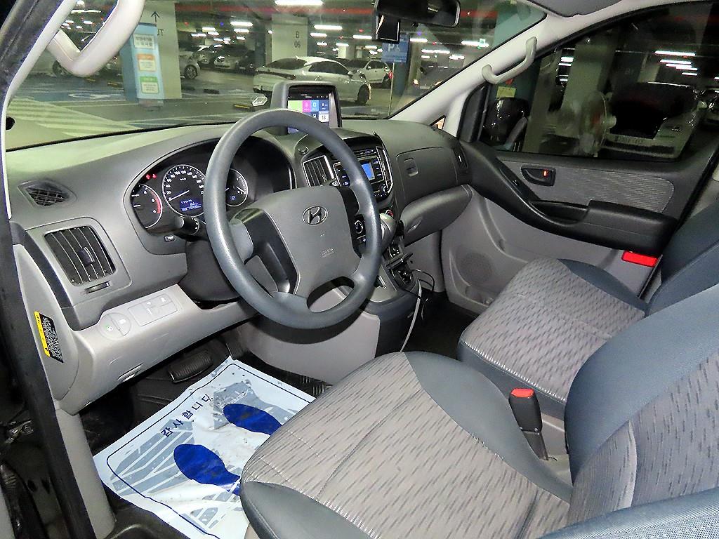 HYUNDAI Starex - Vista 10