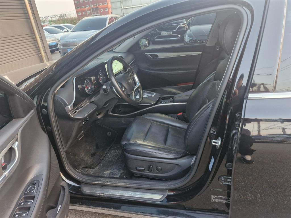 HYUNDAI Grandeur - Vista 9