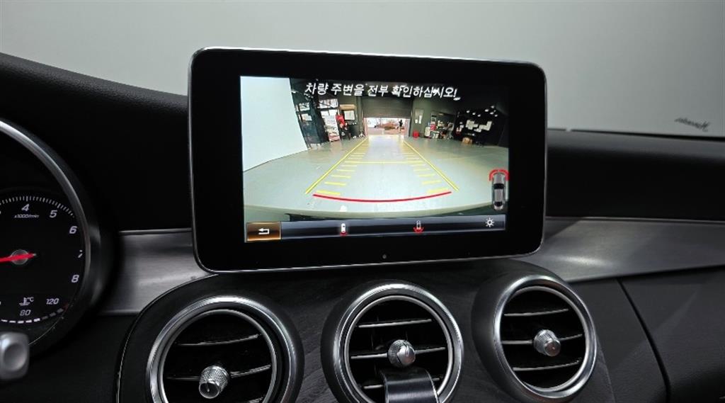 Mercedes Benz C Class 2018 Negro - Importación desde Corea - HF Imports Iquique - Foto 15