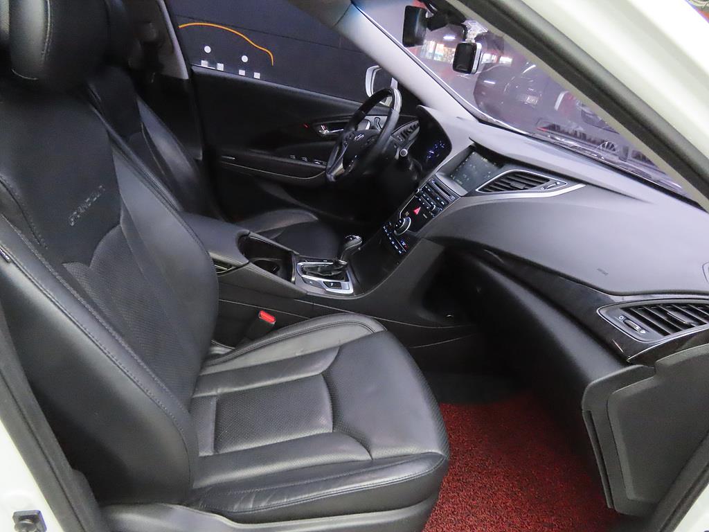 HYUNDAI Grandeur - Vista 7