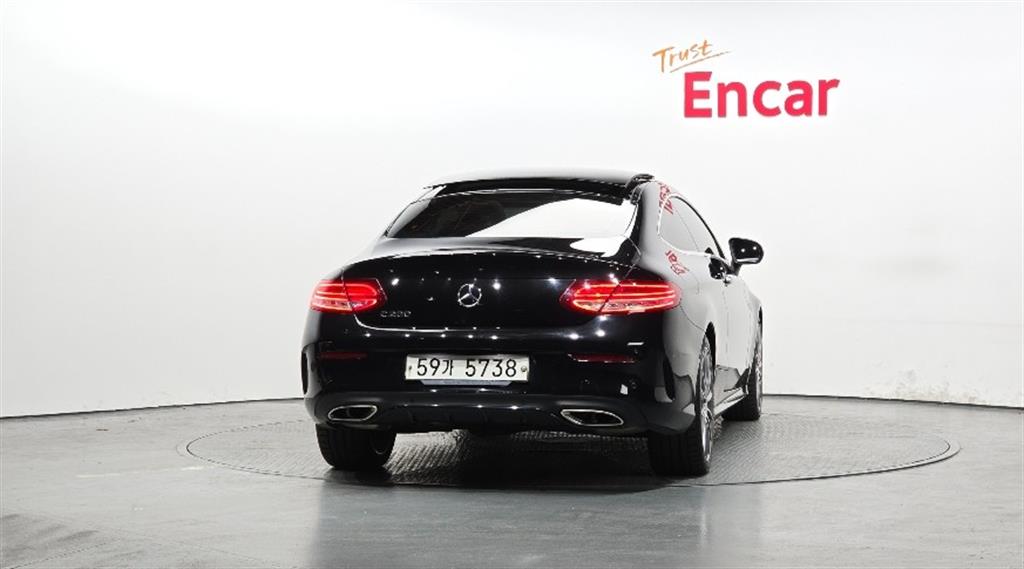 Mercedes Benz C Class - Vista 4