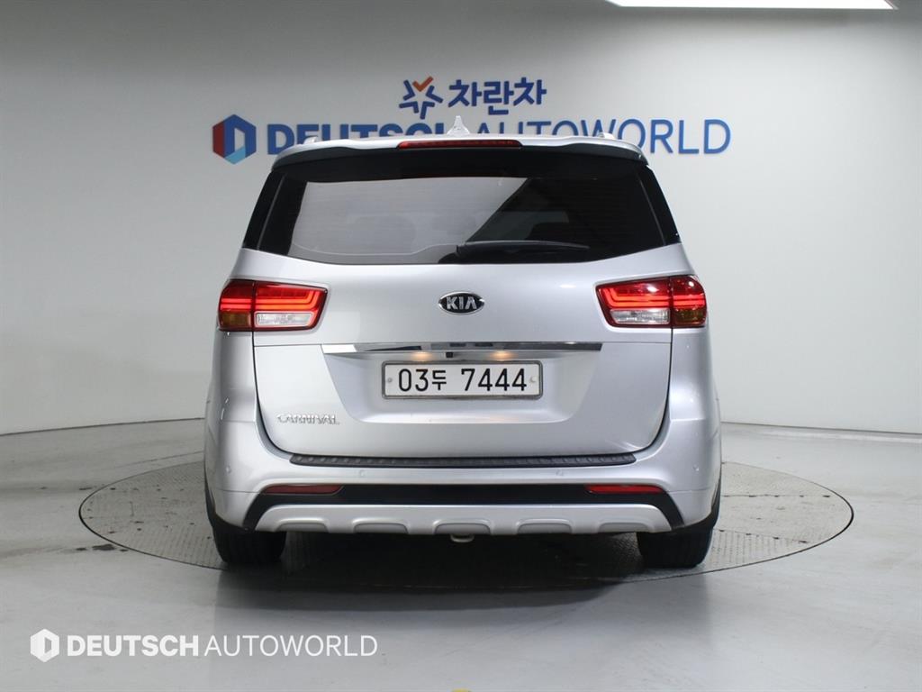 KIA Carnival - Vista 4