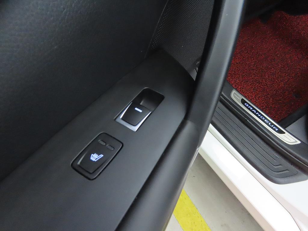 HYUNDAI Grandeur 2015 Blanco - Importación desde Corea - HF Imports Iquique - Foto 15