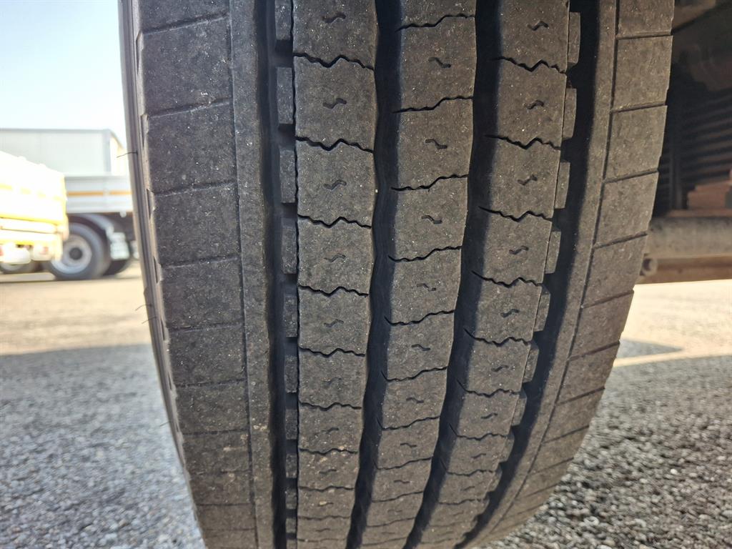 medium and large cargo truck - Vista 10