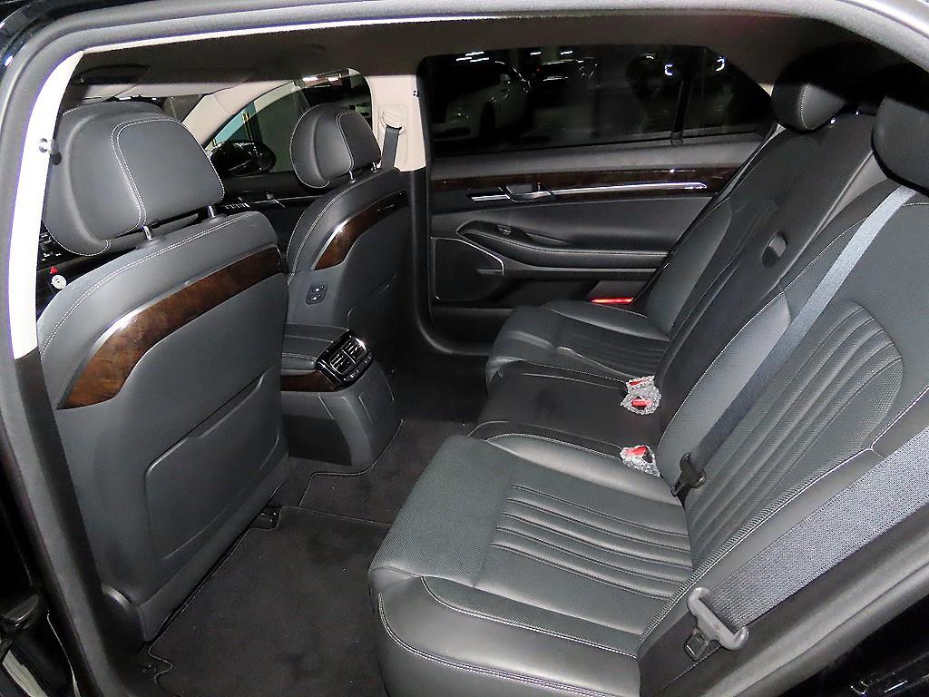 Genesis G90 - Vista 7