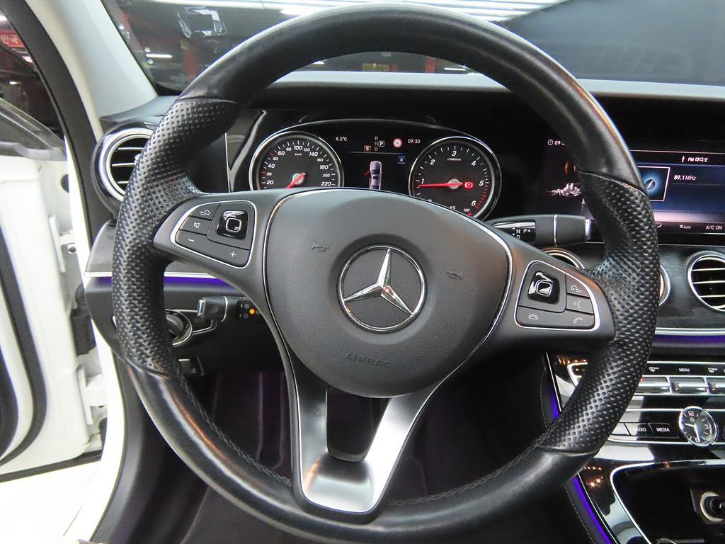 Mercedes Benz E class - Vista 8