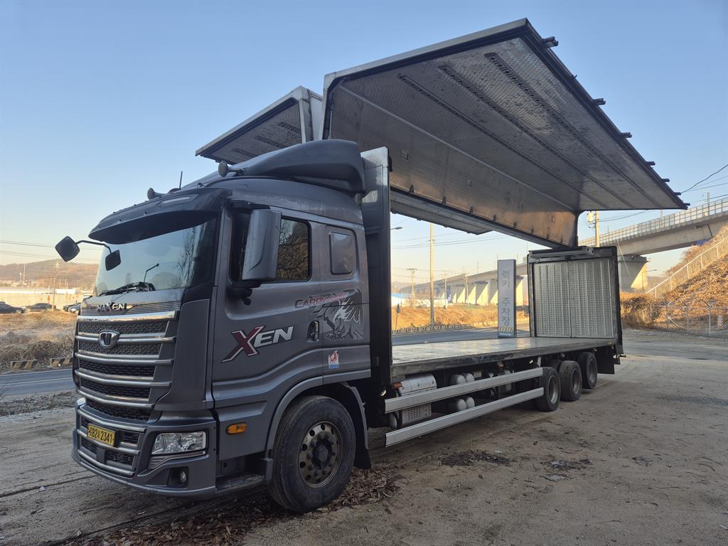 medium and large cargo truck - Vista 9