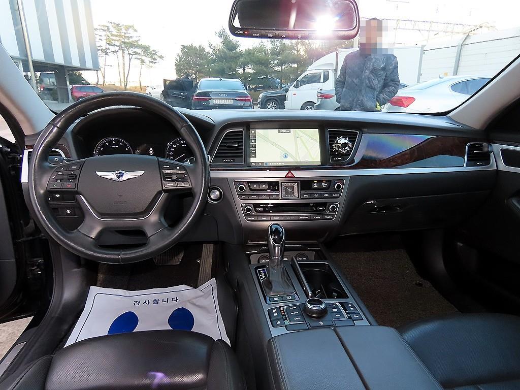 HYUNDAI Genesis - Vista 7