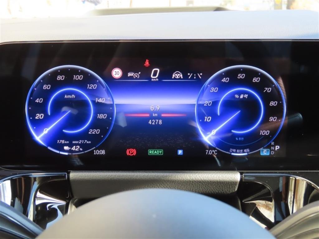 Mercedes Benz EQA - Vista 9