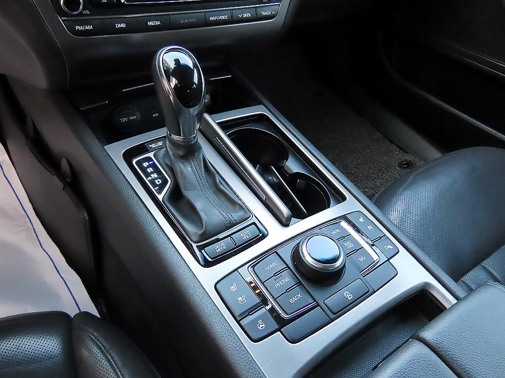 HYUNDAI Genesis - Vista 11