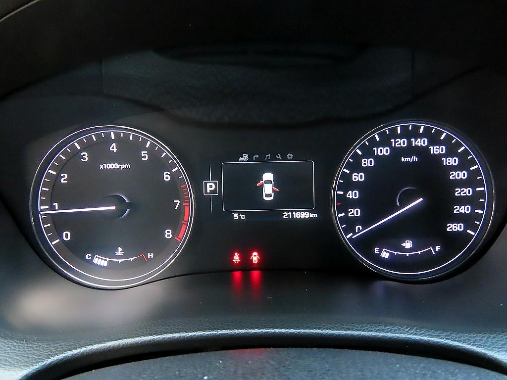 HYUNDAI Genesis - Vista 9