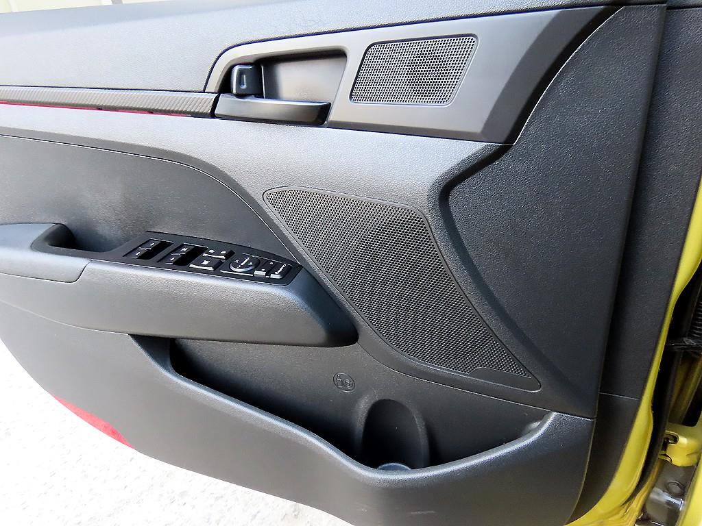 HYUNDAI Avante - Vista 11