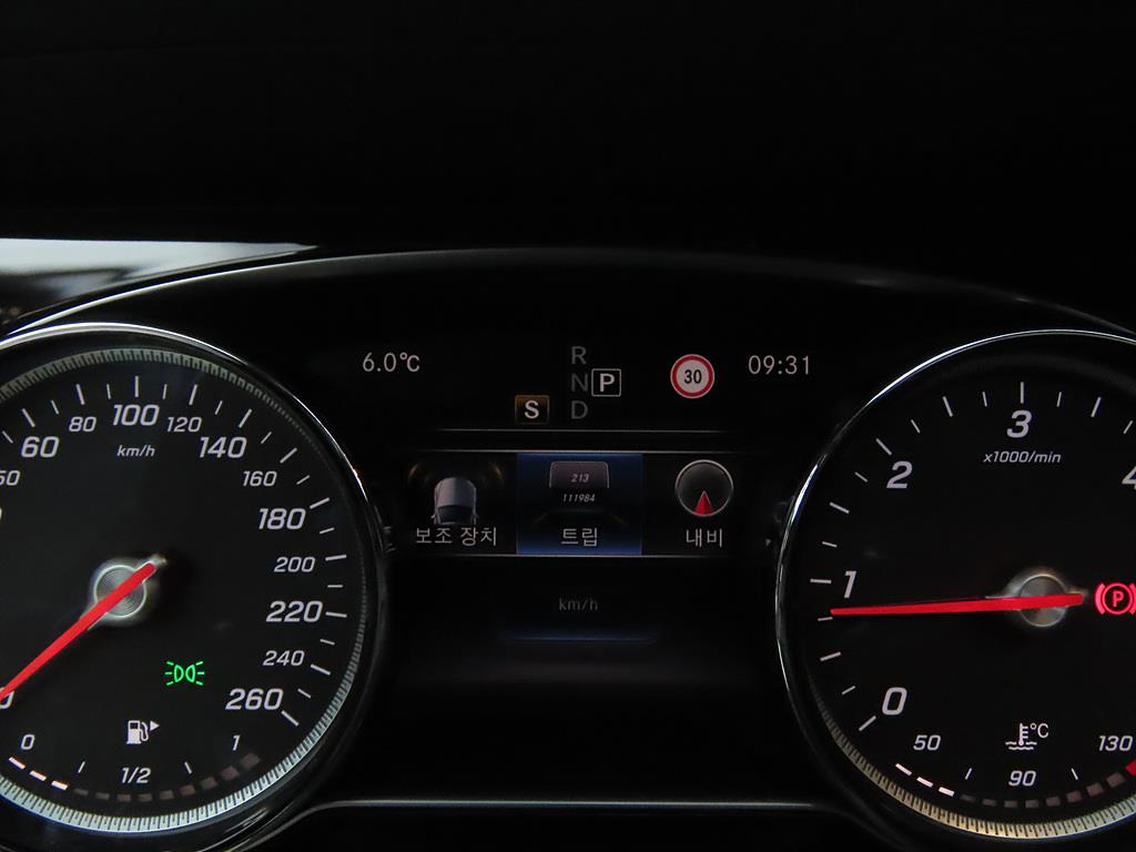 Mercedes Benz E class - Vista 9