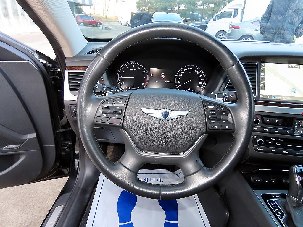 HYUNDAI Genesis - Vista 8