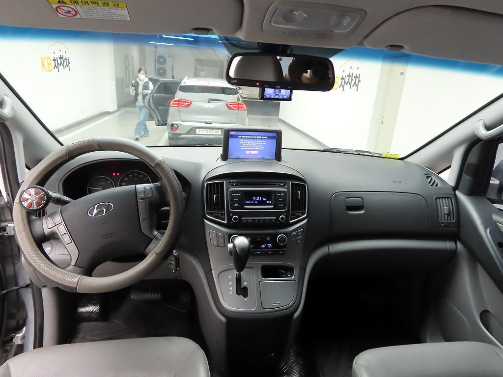 HYUNDAI Starex - Vista 6