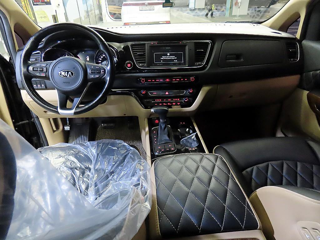 KIA Carnival - Vista 10