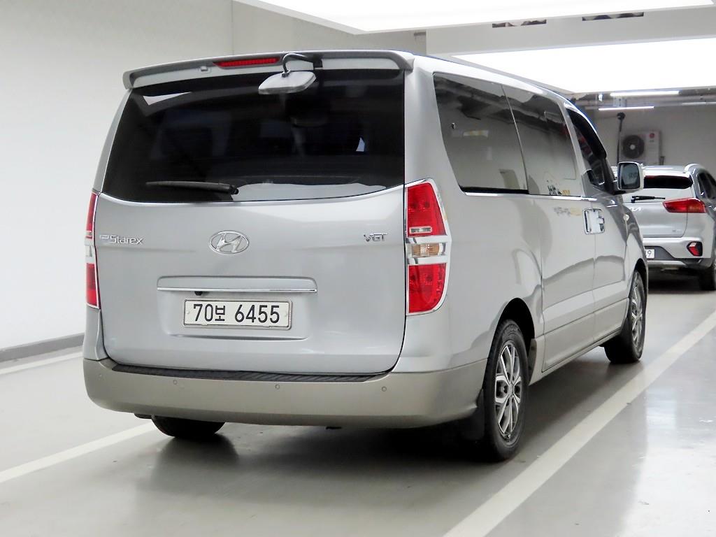 HYUNDAI Starex - Vista 4