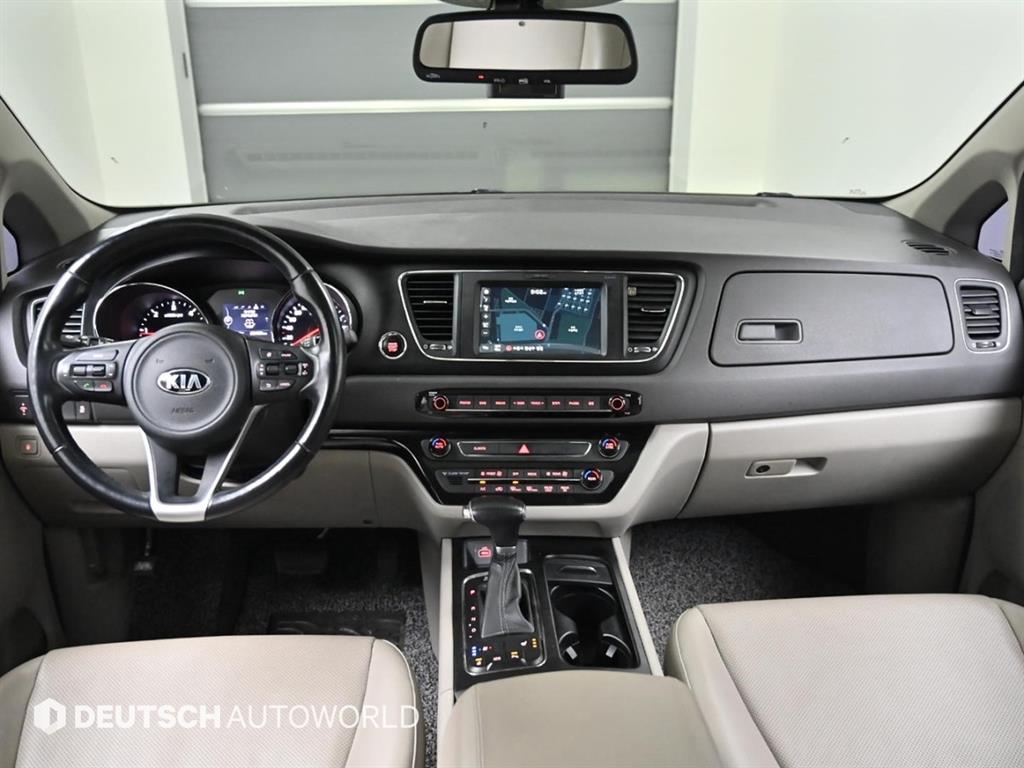 KIA Carnival - Vista 7