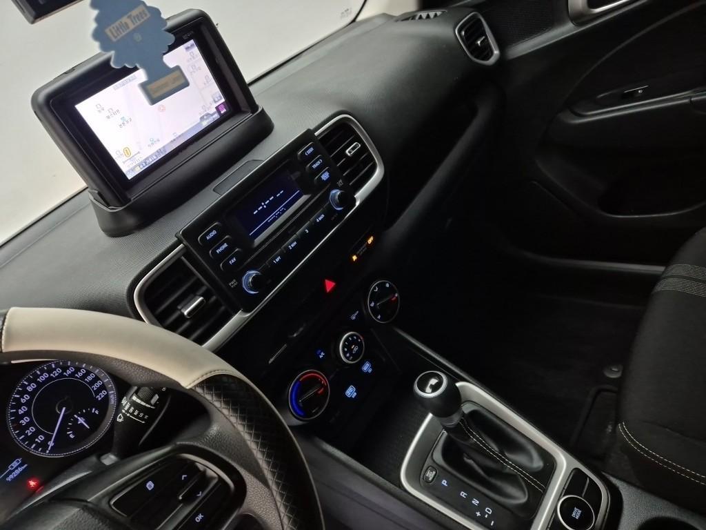 HYUNDAI Venue - Vista 9