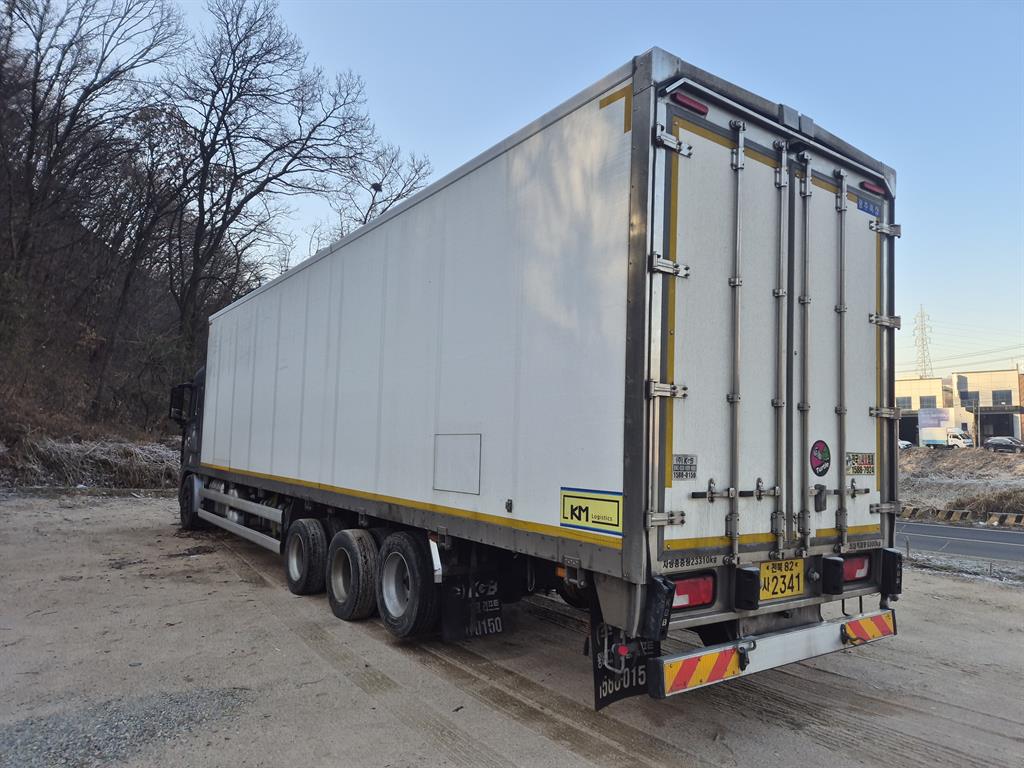 medium and large cargo truck - Vista 4