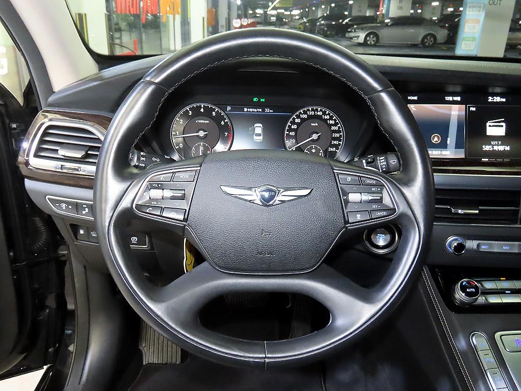 Genesis G90 - Vista 8