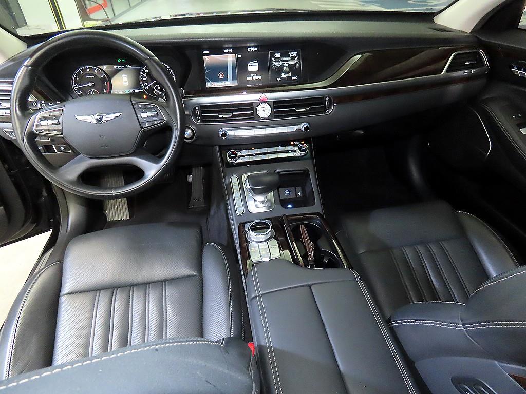 Genesis G90 - Vista 10