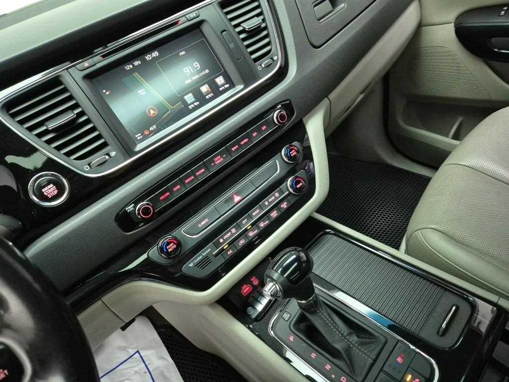 KIA Carnival - Vista 10