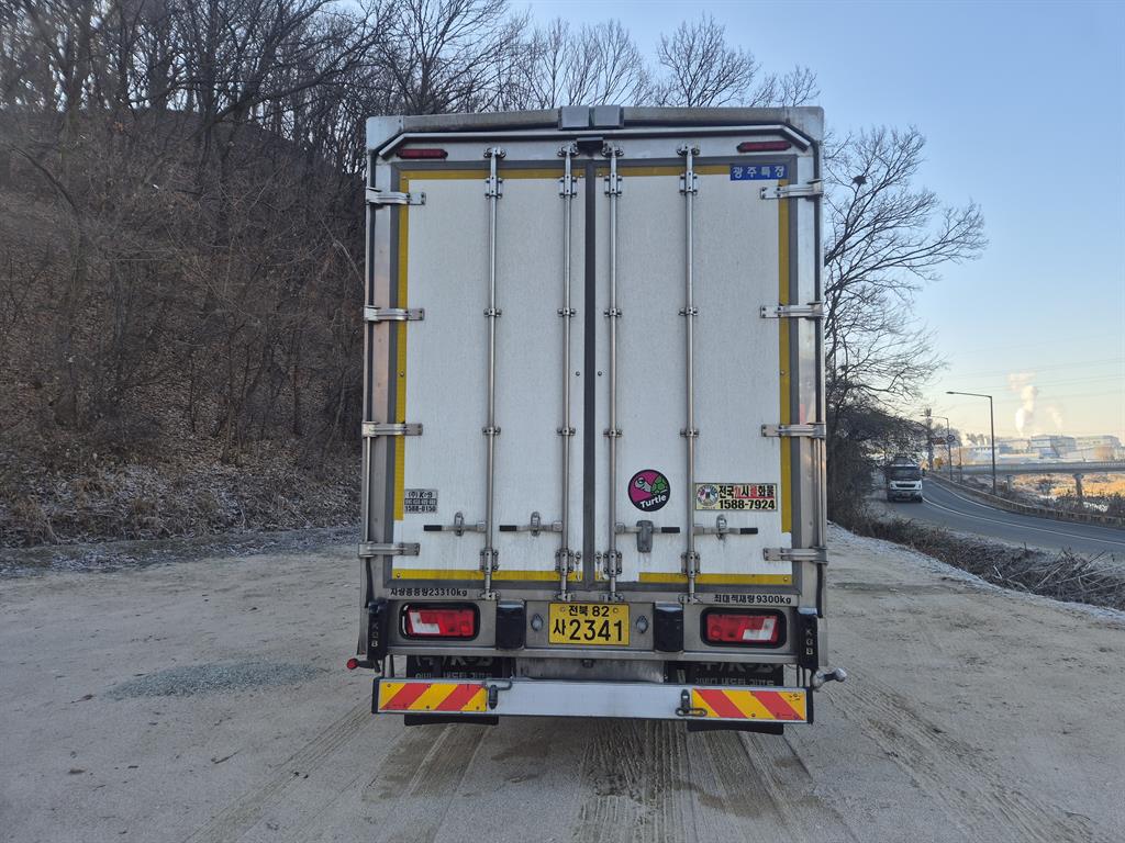 medium and large cargo truck - Vista 5