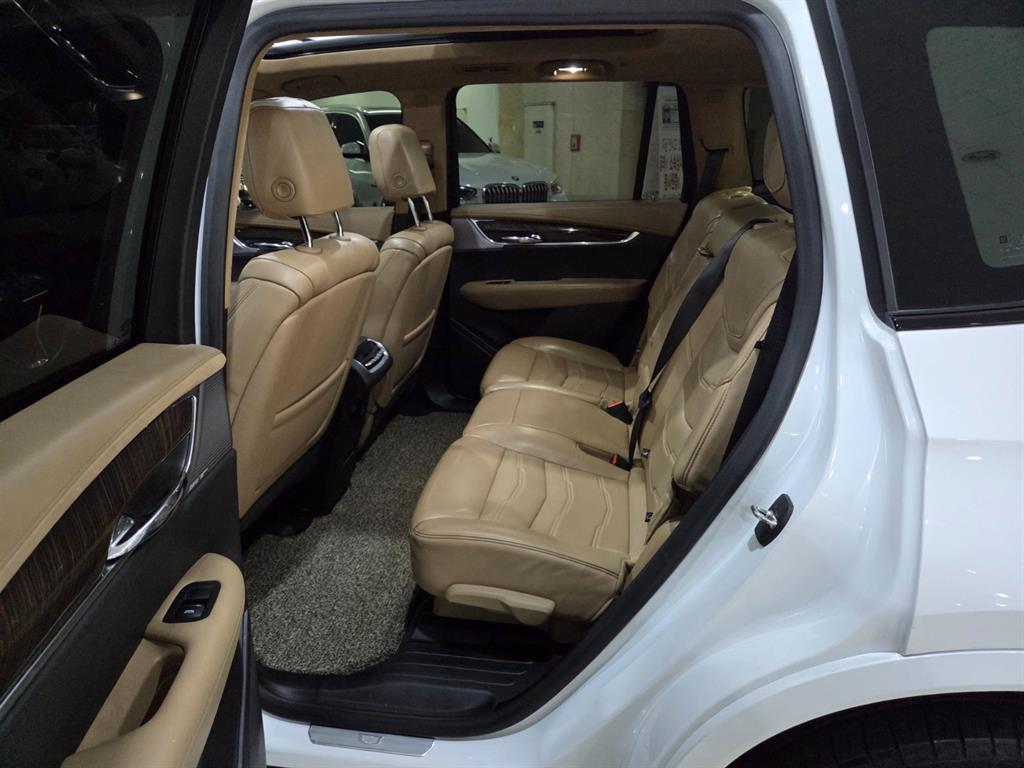 Cadillac XT6 - Vista 7