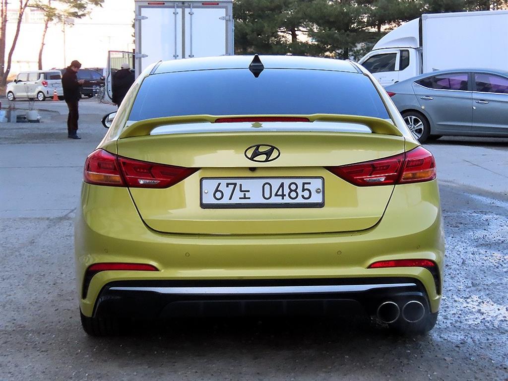 HYUNDAI Avante - Vista 4