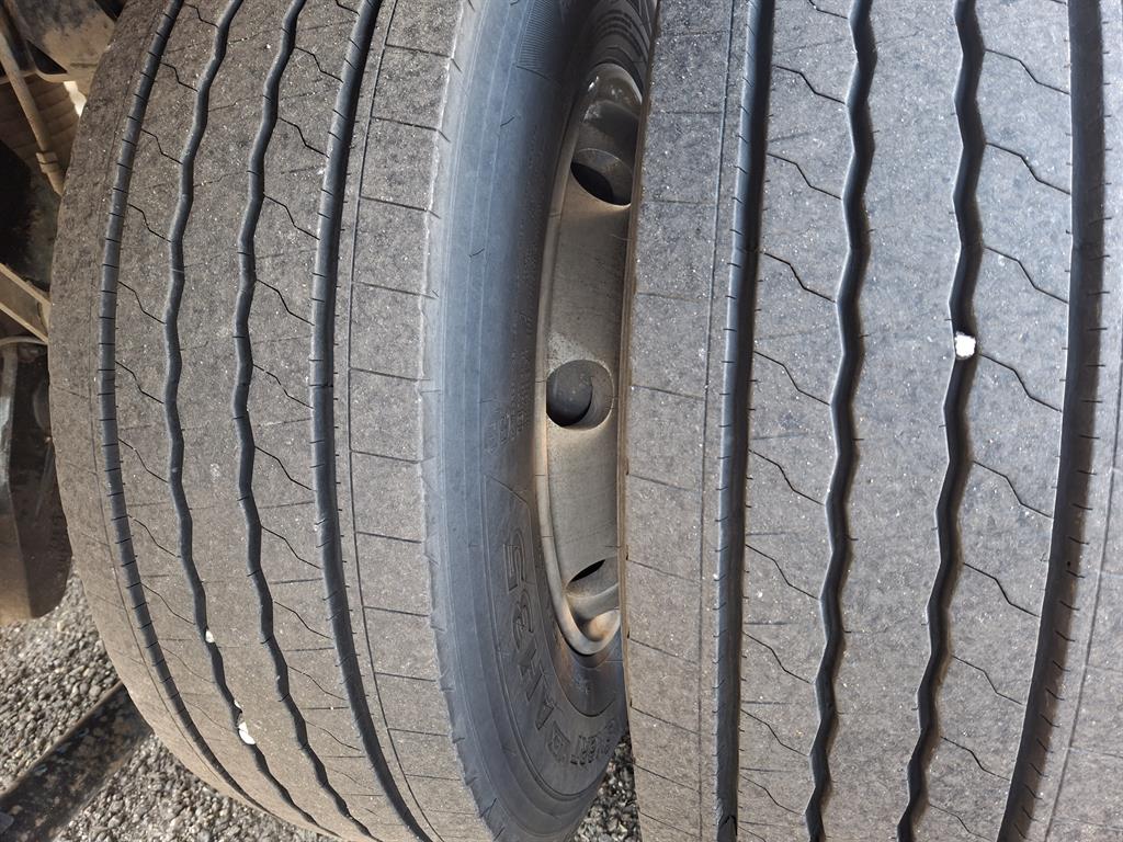 medium and large cargo truck - Vista 11