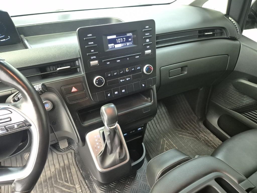HYUNDAI Staria - Vista 9