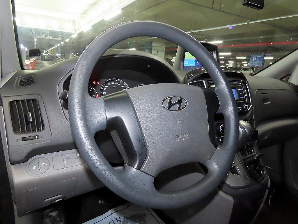 HYUNDAI Starex - Vista 8