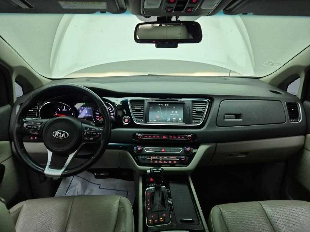 KIA Carnival - Vista 7