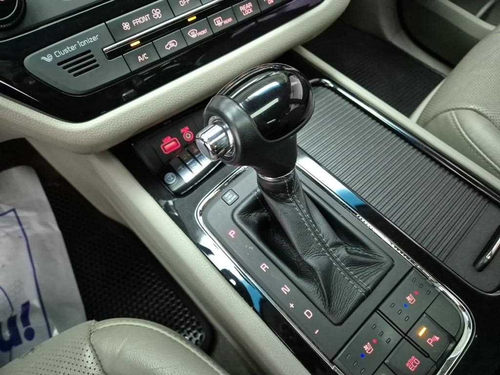 KIA Carnival - Vista 8